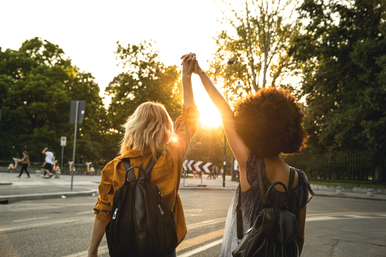 In Kontakt bleiben: So pflegen Sie alte Freundschaft nach dem Umzug Freundschaft nach dem Umzug