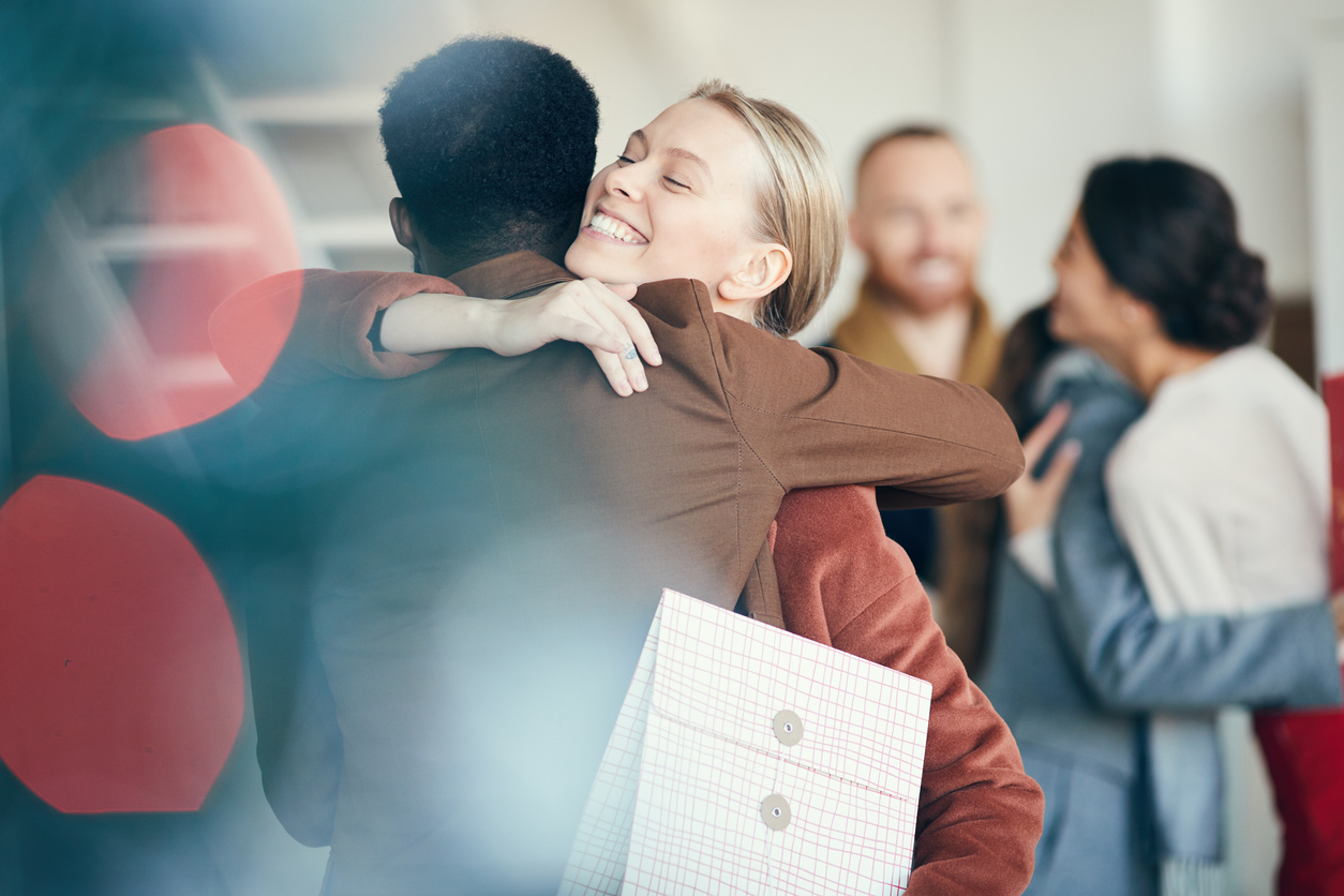 Bye, bye: 7 Geschenkideen für die Lieblingsnachbarn Nachbarin mit Geschenk