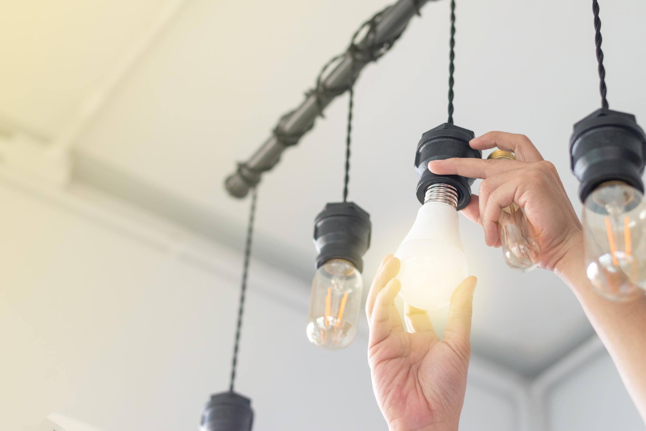 Lampen anbringen leicht gemacht: Tipps für die schnelle Montage Lampen anbringen