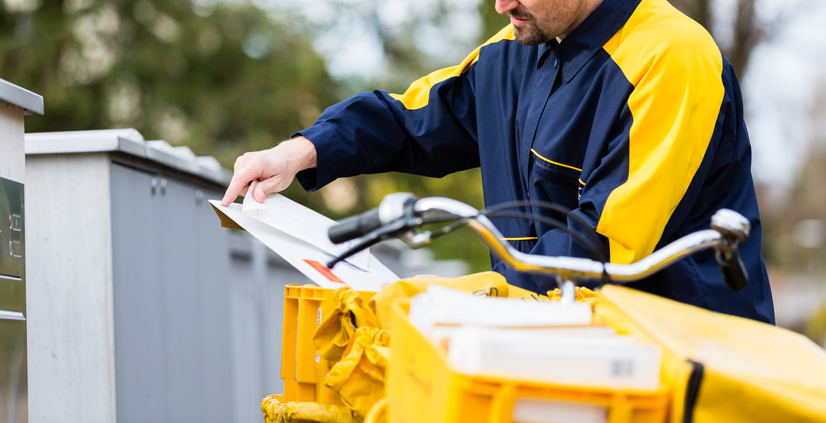 Schimmel und Wasserschaden: Wann haben Sie Chancen auf Mietminderung? Mängelanzeige für Mietminderung per Post zustellen