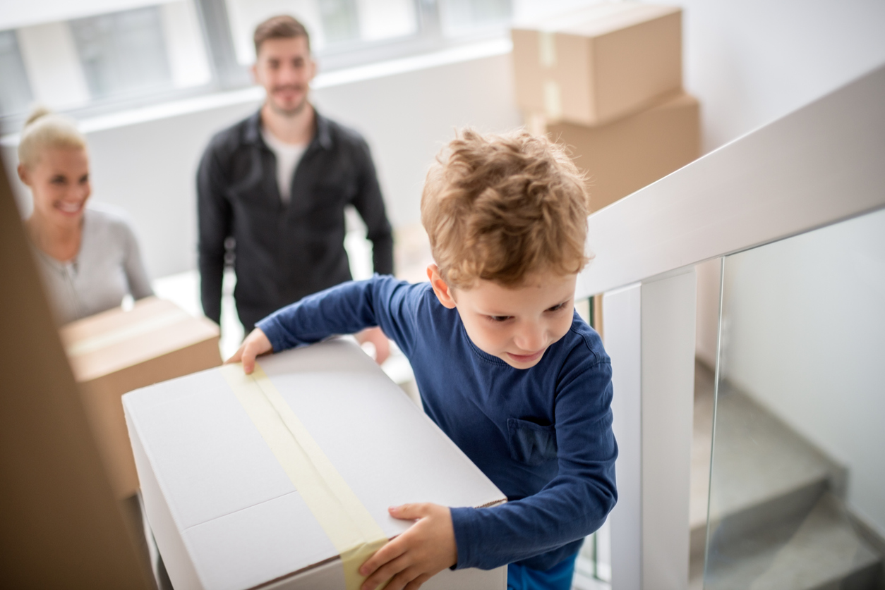 Wohnberechtigungsschein beantragen: So geht Familie zieht in Wohnung mit Wohnberechtigungsschein