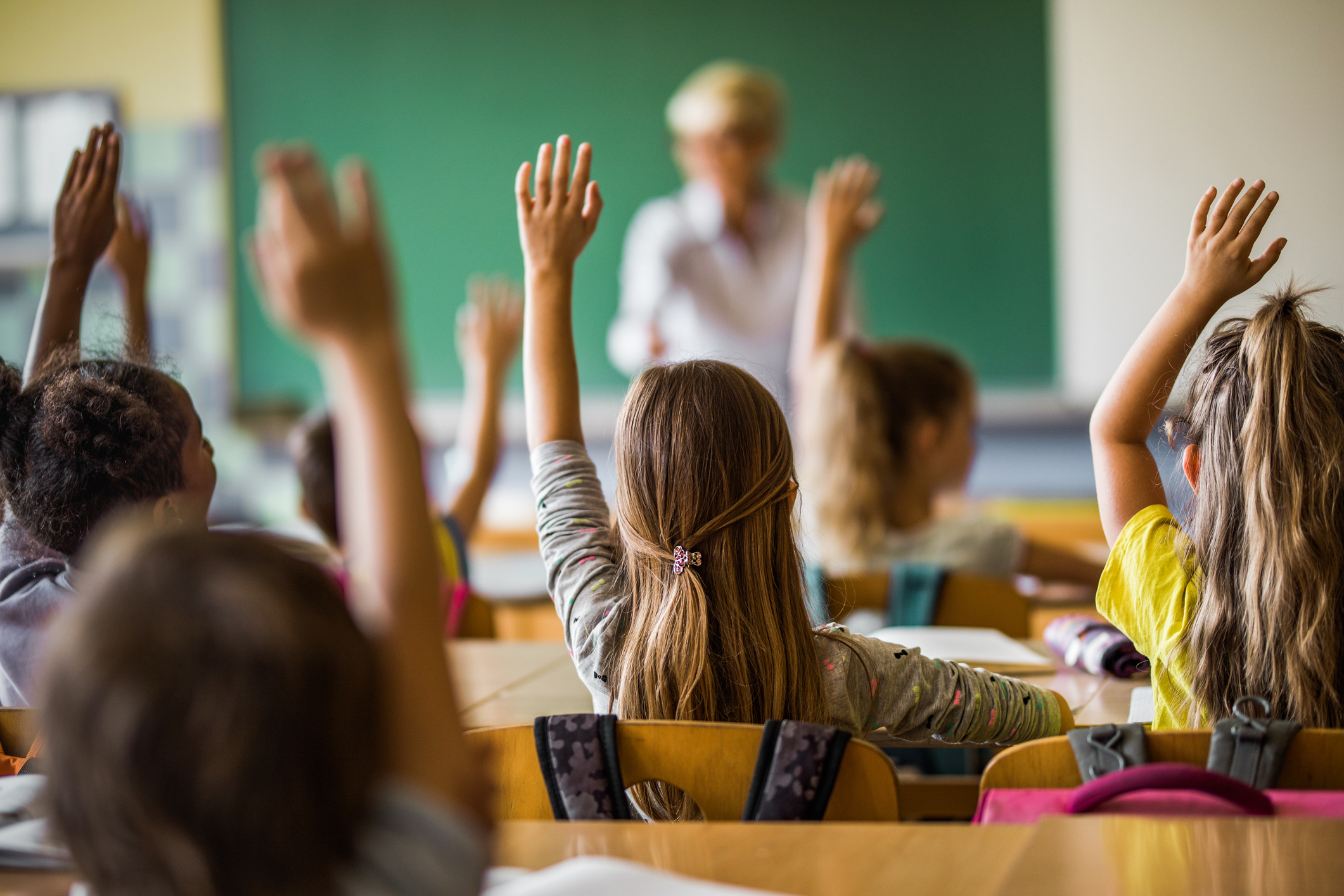 Schulwechsel wegen Umzug: Das müssen Eltern beachten Kind wechselt die Schule wegen Umzug
