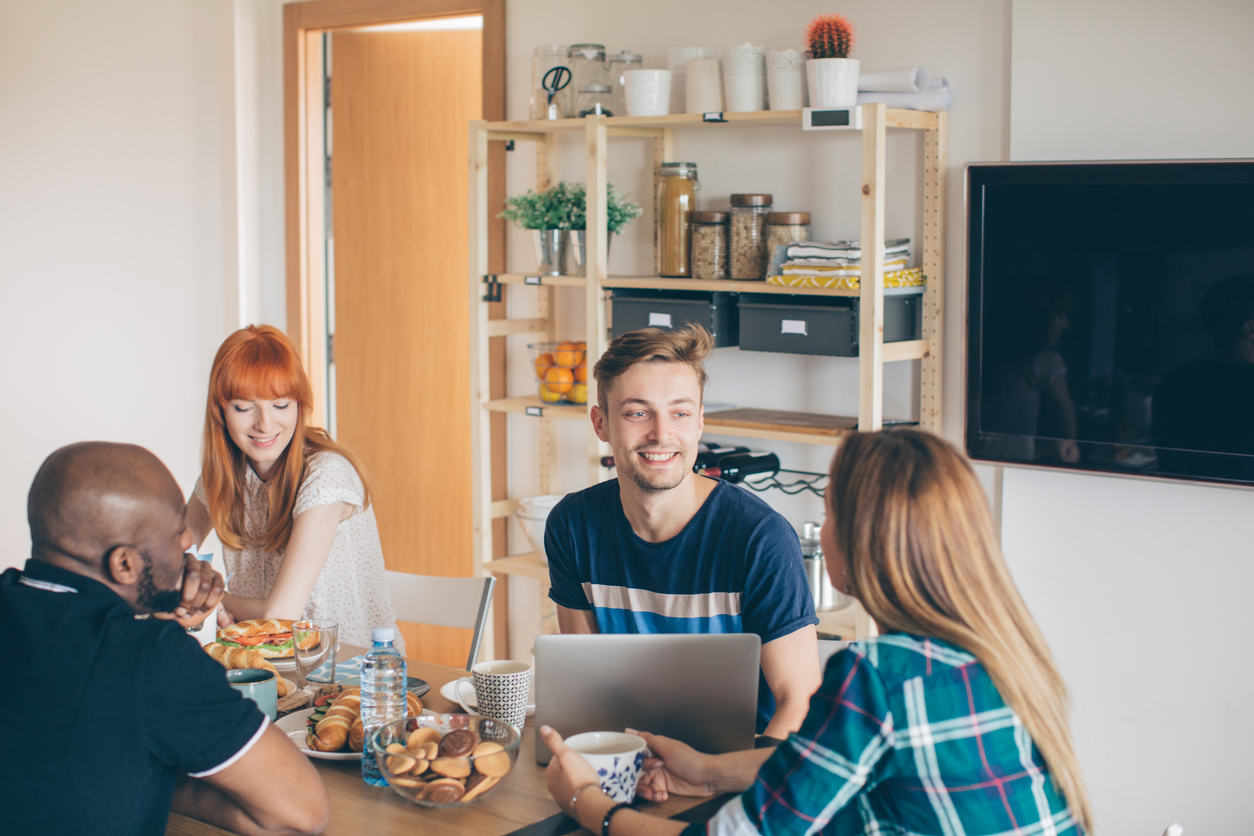 WG-Casting: 5 Tipps, wie du das Zimmer kriegst WG-Casting in einer WG