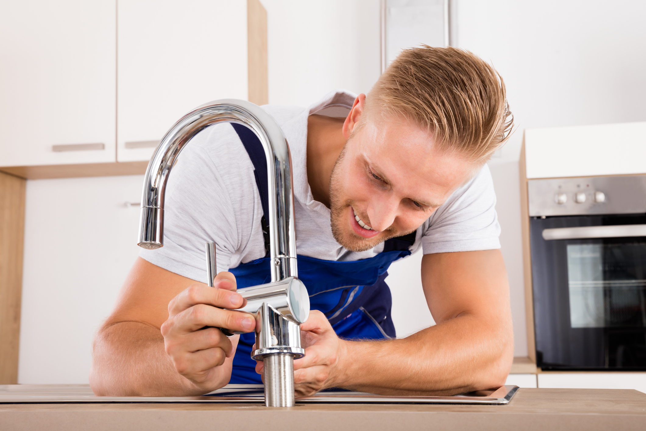 Tropfenden Wasserhahn reparieren: DIY-Anleitung für Küche & Bad Tropfenden Wasserhahn reparieren: DIY-Anleitung für Küche & Bad