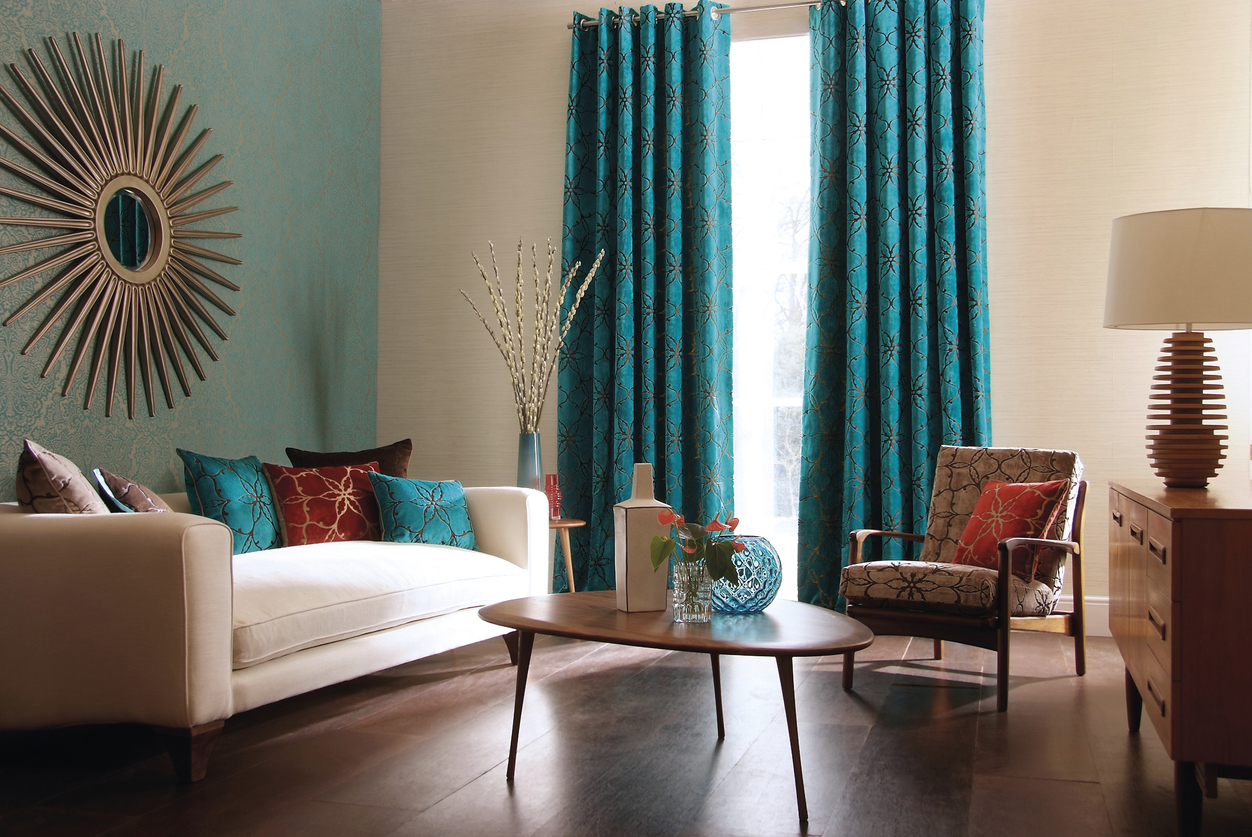Jetzt wird's wohnlich: Gardinen-Ideen für jedes Zimmer Blaue Gardinen in Wohnzimmer