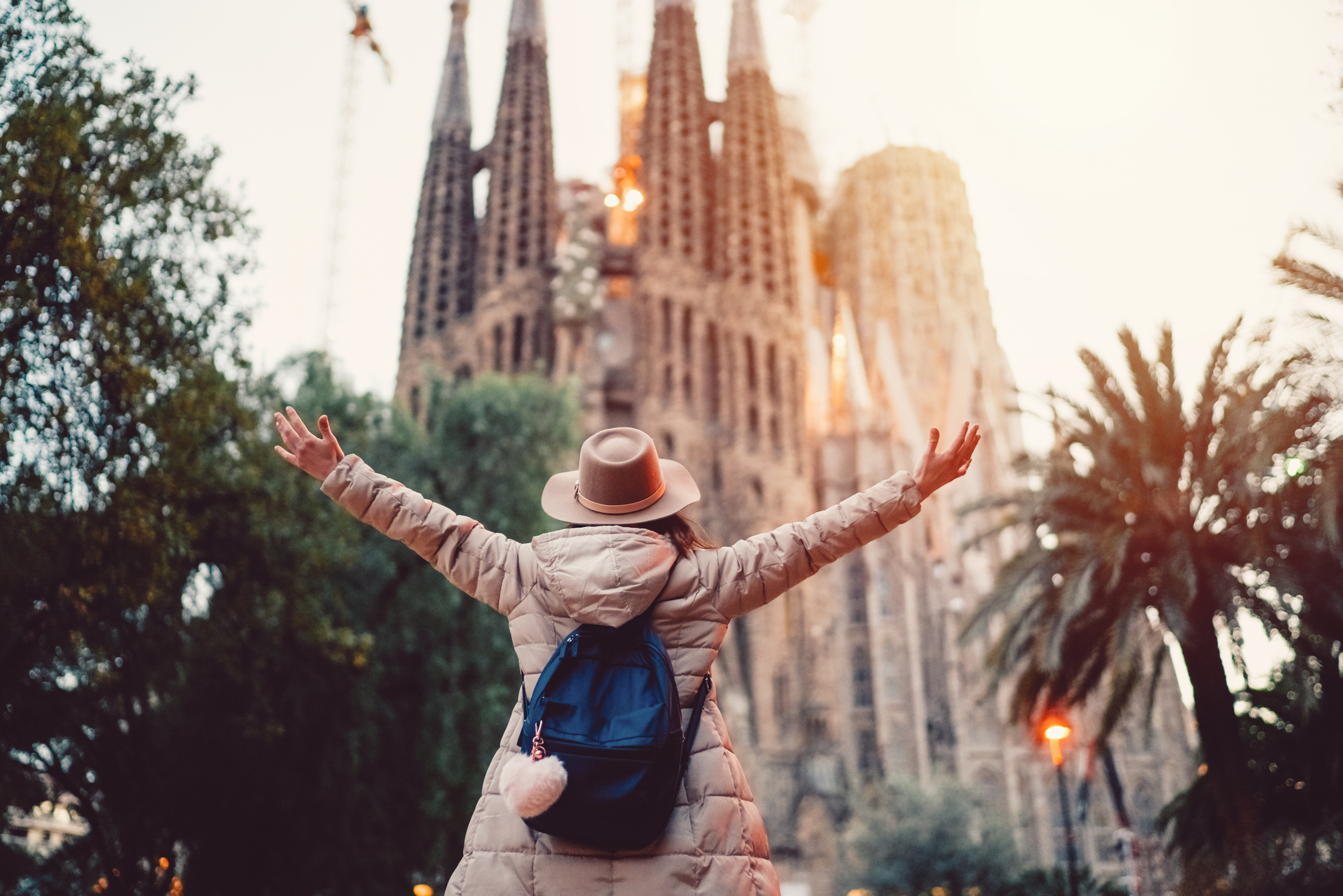 Auswandern anch Spanien Junge Frau in Barcelona