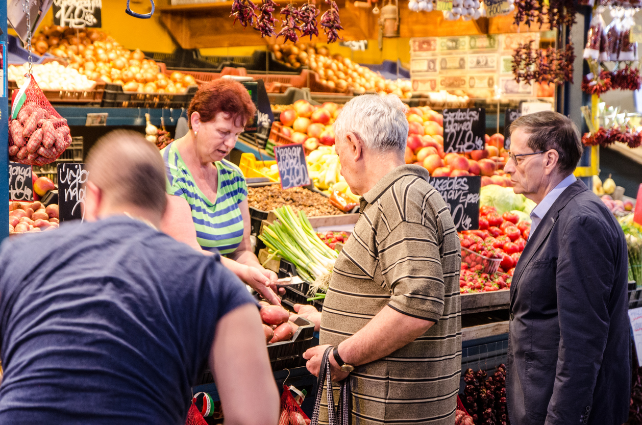 Auswandern nach Ungarn: Voraussetzungen und wichtige Infos Markt in Budapest