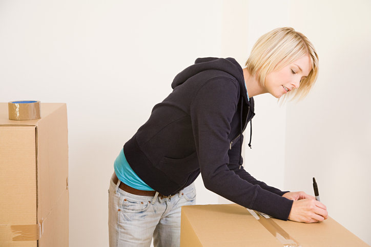 Kunstvoll umziehen: Bilder richtig verpacken Umzugskarton beschriften