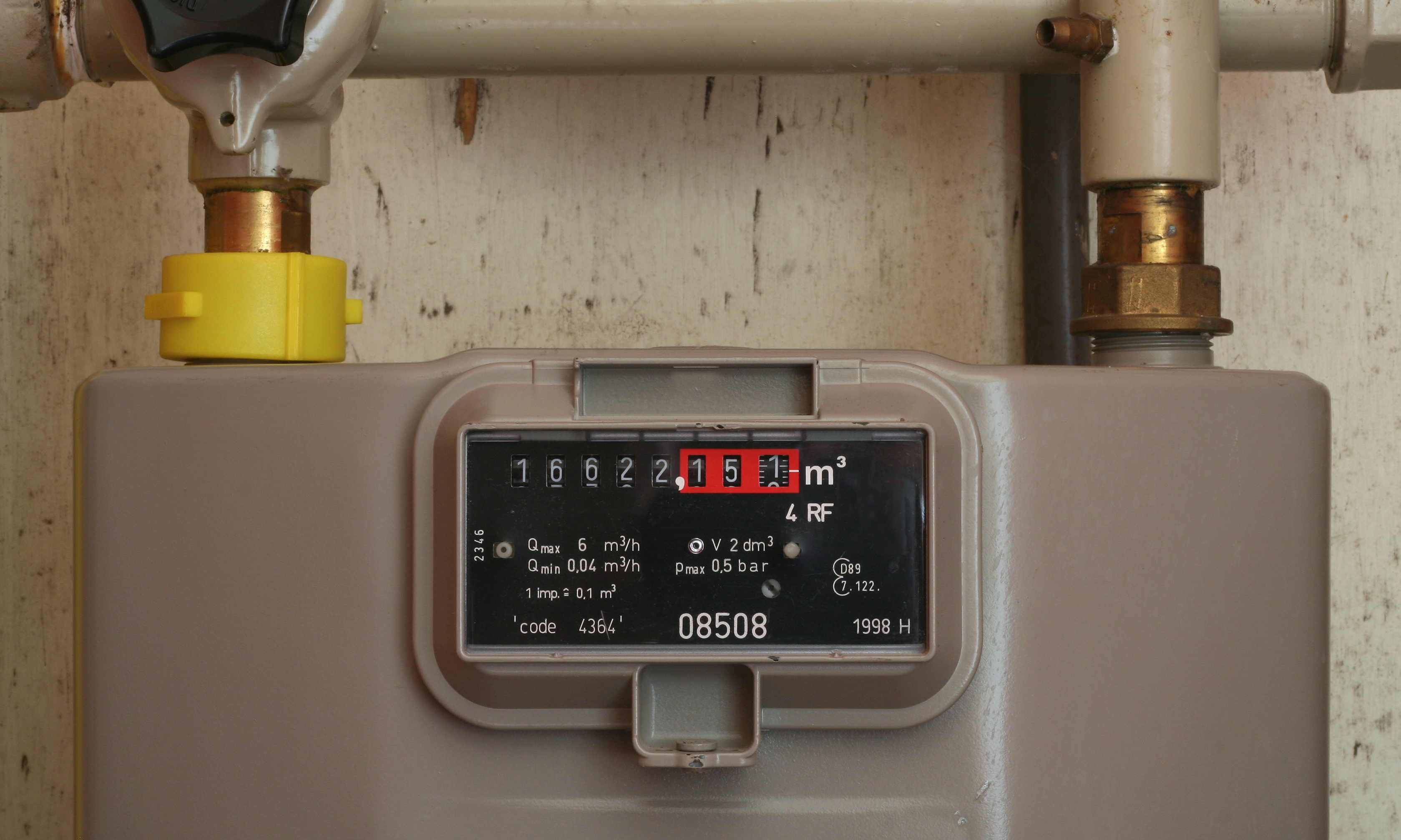 Gas anmelden in der neuen Wohnung Herkömmlicher Gaszähler mit Zählernummer und Zählerstand