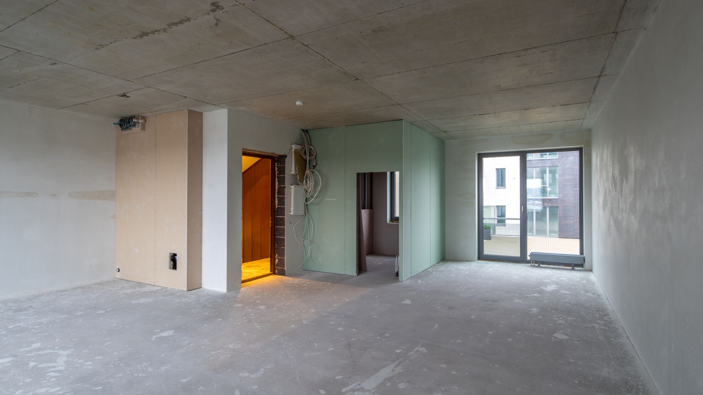 Sanierte Wohnung ohne Fußboden oder Wände