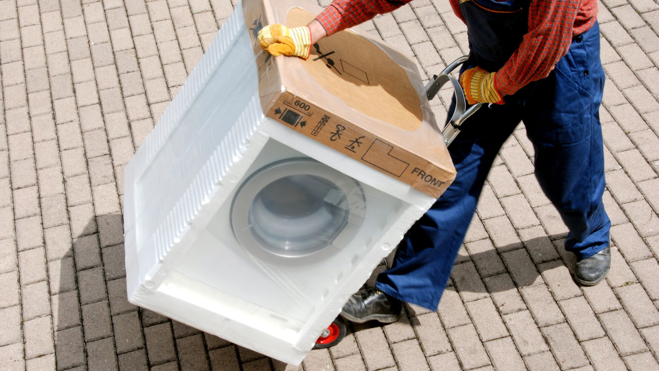 Waschmaschine transportieren: So geht's sicher in die neue Wohnung