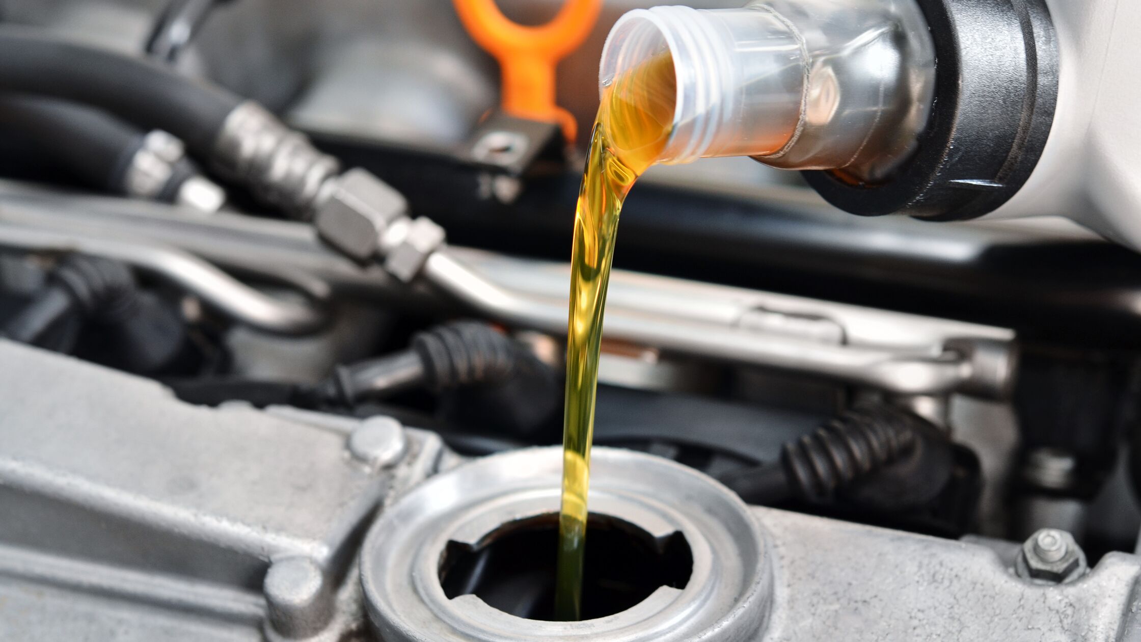 Altöl aus Motorölwechsel: Infos zu Entsorgung und Kosten