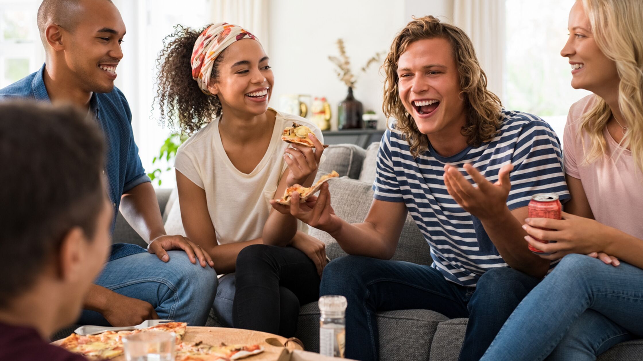 Mitbewohner gesucht? Diese 5 Studenten-Typen triffst du beim WG-Casting Studenten WG sucht Mitbewohner aus